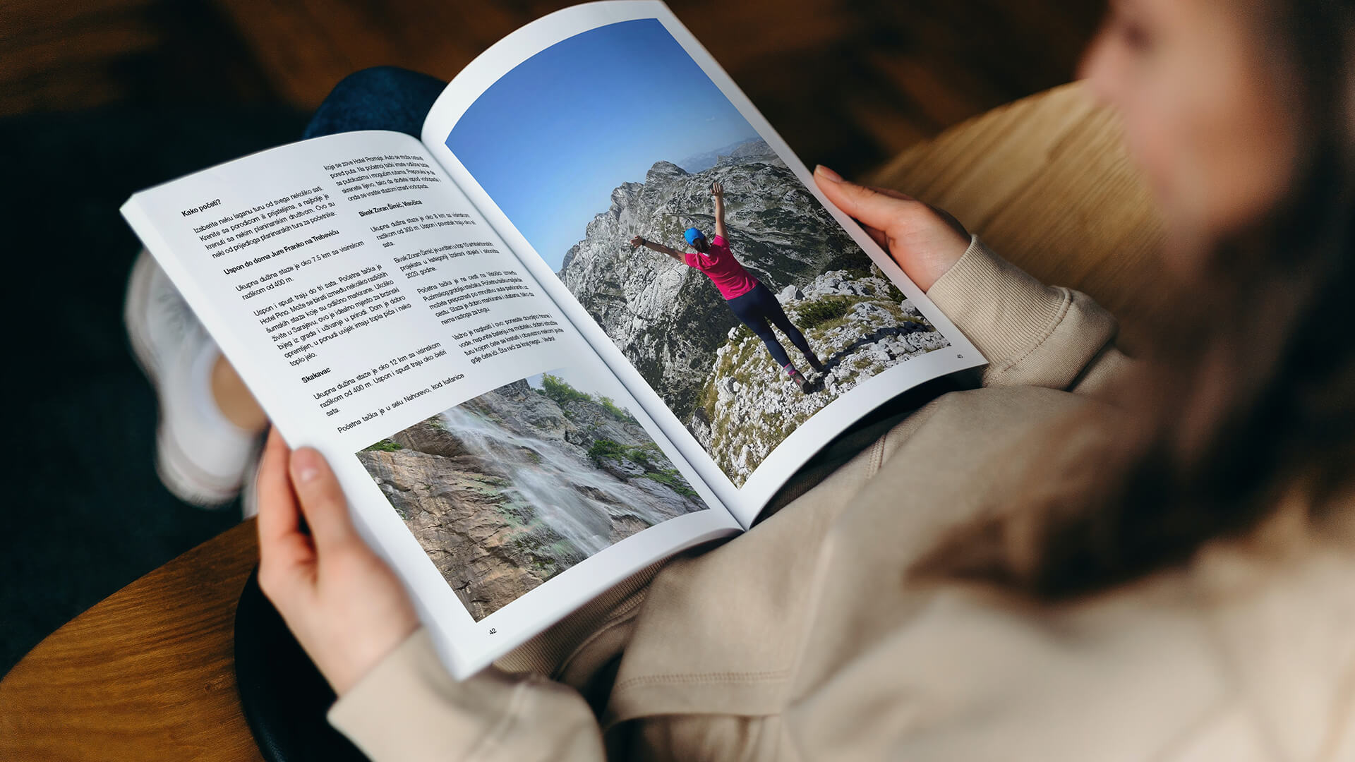 mockup of-a-man-reading-a-magazine-at-home-3389-el1-%281%29