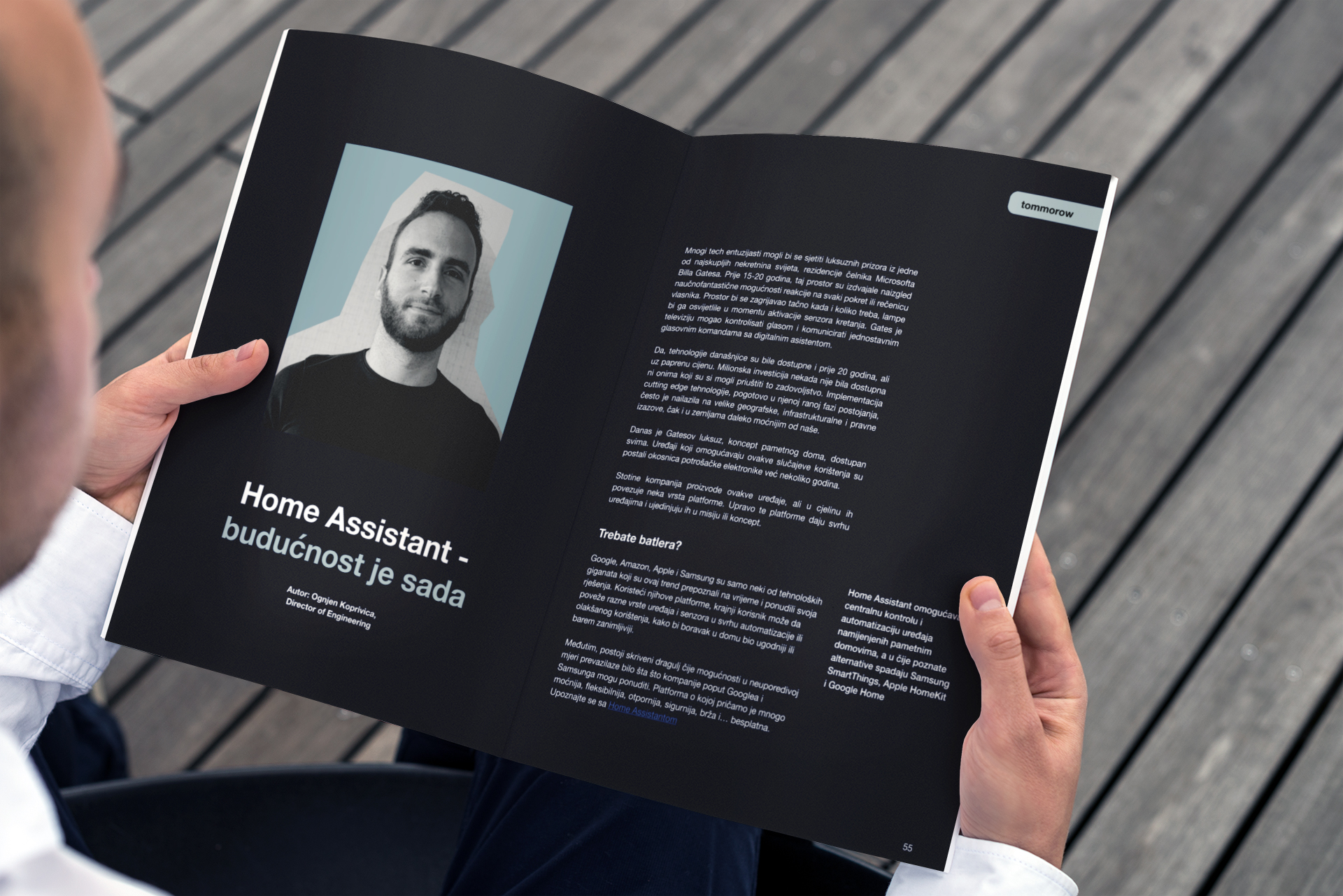 mockup featuring-a-man-with-a-magazine-3390-el1