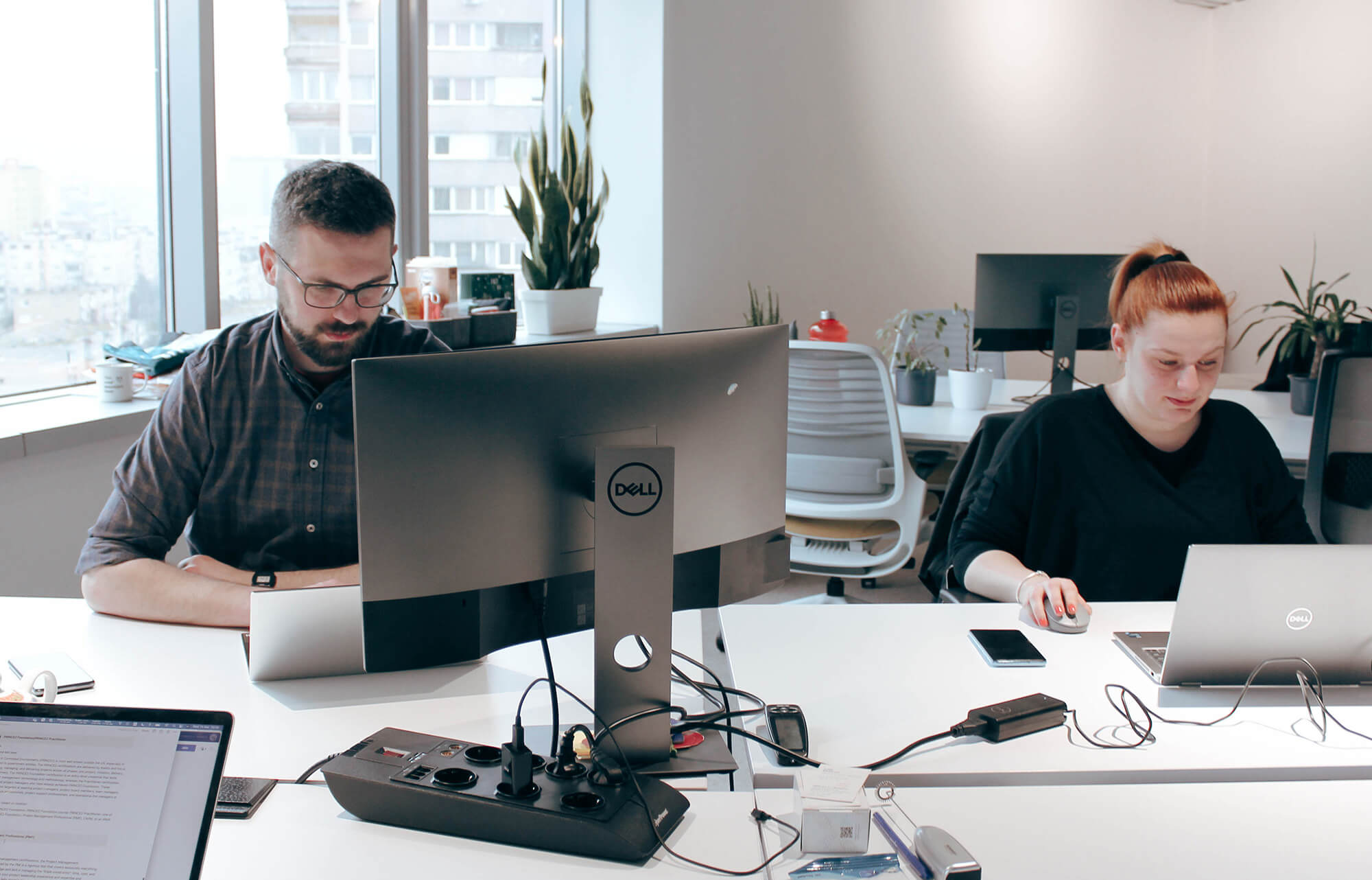 mockup featuring-a-man-with-a-magazine-3390-el1